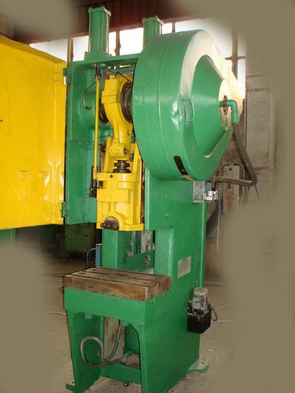 КД2324 Загальний вигляд  кривошипного открытого наклоняемого пресса